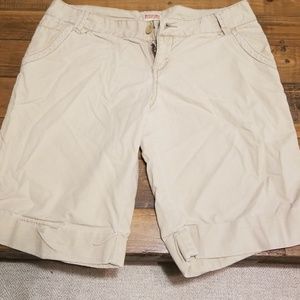 Mossimo Bermuda Kahki size 5